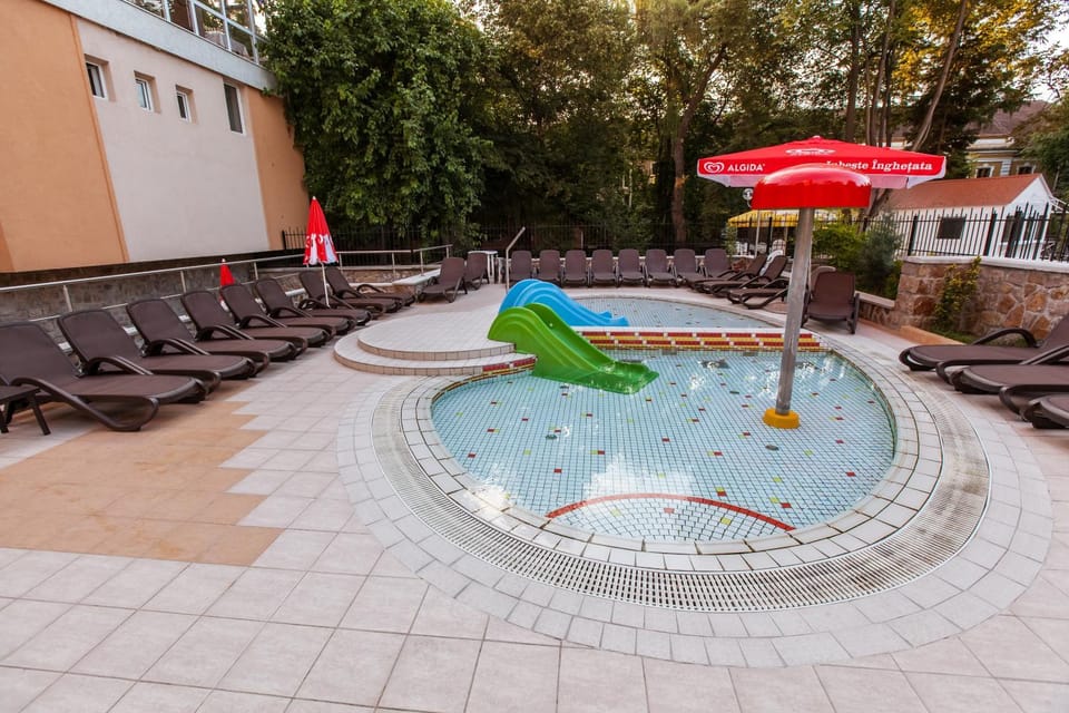 Hot Spring Bath, Swimming pool