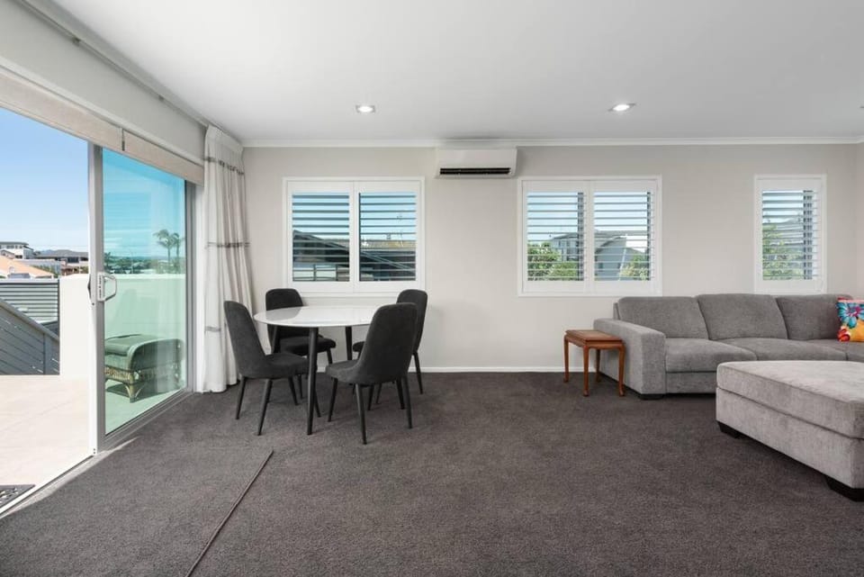 Modern Marine Parade Apartment House in Bay Of Plenty