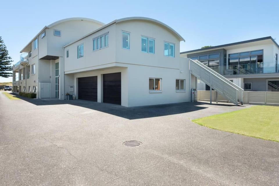 Modern Marine Parade Apartment House in Bay Of Plenty