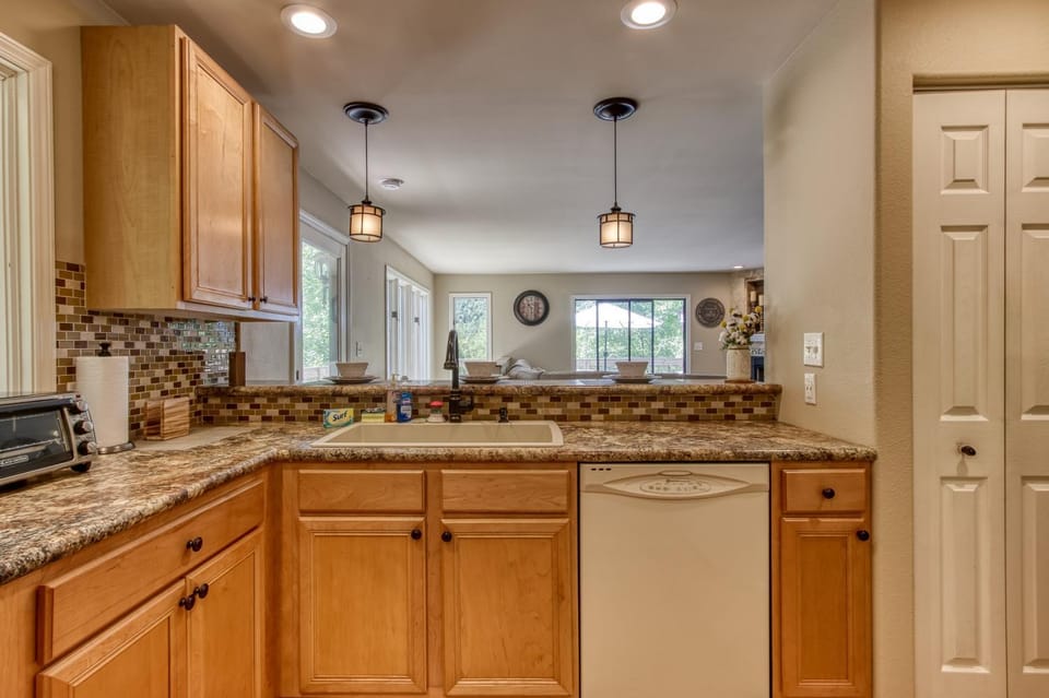 Kitchen or kitchenette, kitchen, kitchen