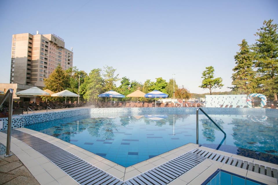 Swimming pool, Swimming pool
