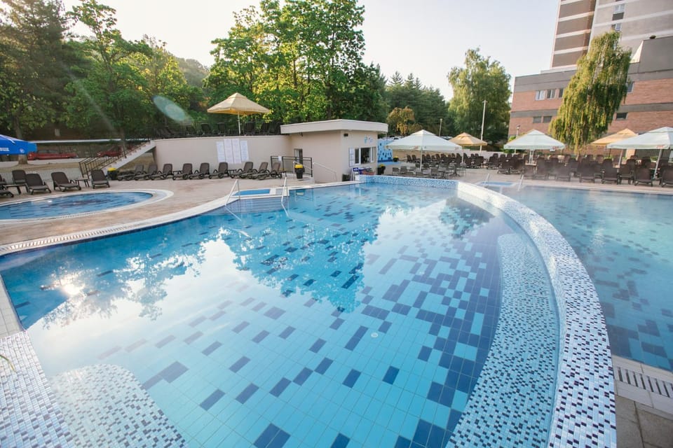 Swimming pool, Swimming pool
