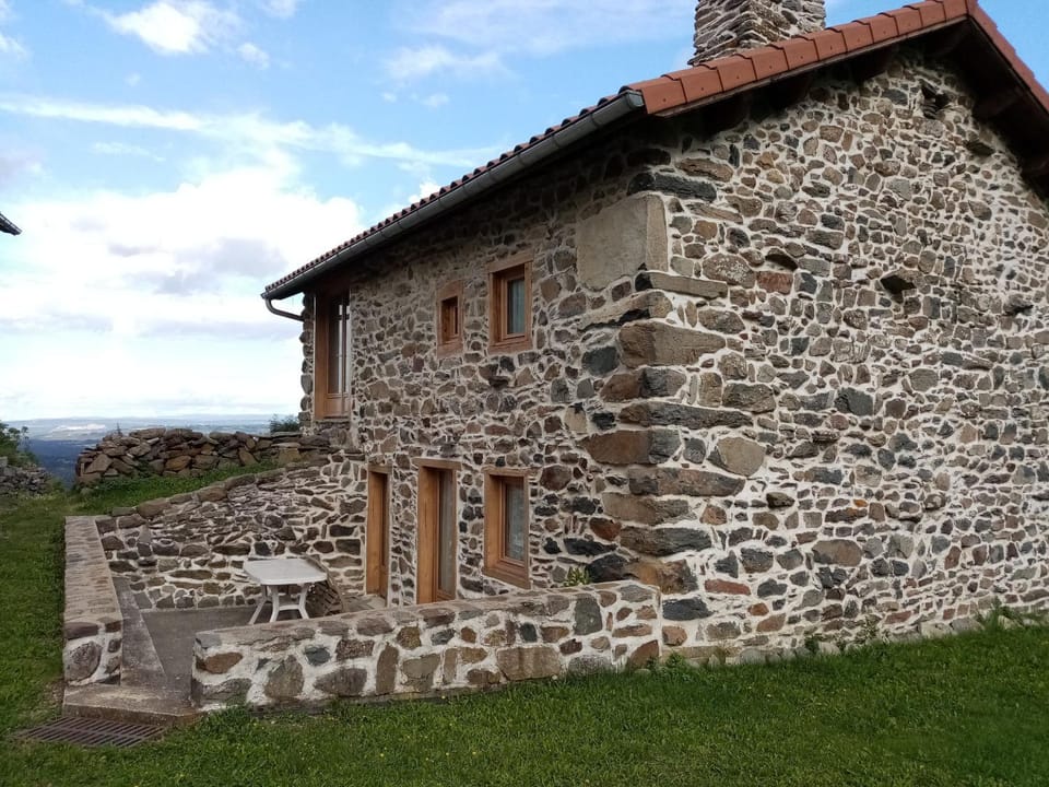 Charmante maison dans les gorges de la Loire avec terrasses et poêle à bois - FR-1-582-319 House in Auvergne-Rhône-Alpes