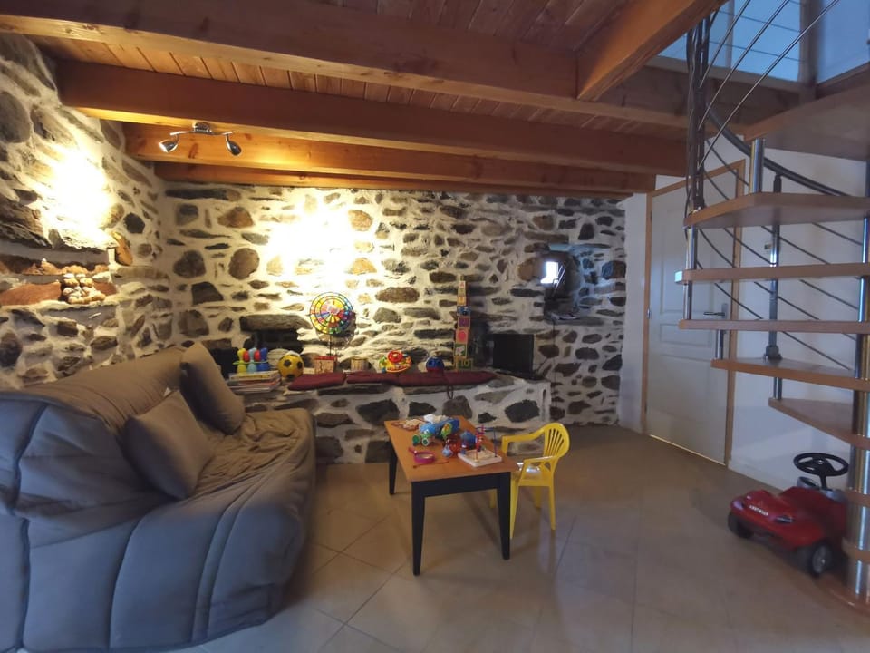 Charmante maison dans les gorges de la Loire avec terrasses et poêle à bois - FR-1-582-319 House in Auvergne-Rhône-Alpes
