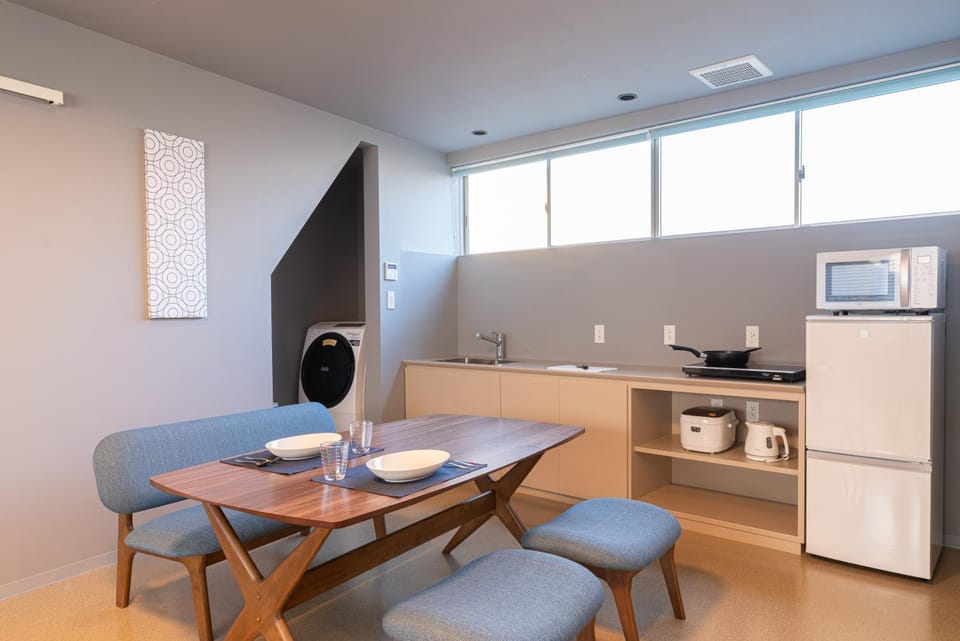 Kitchen or kitchenette, Dining area, stove