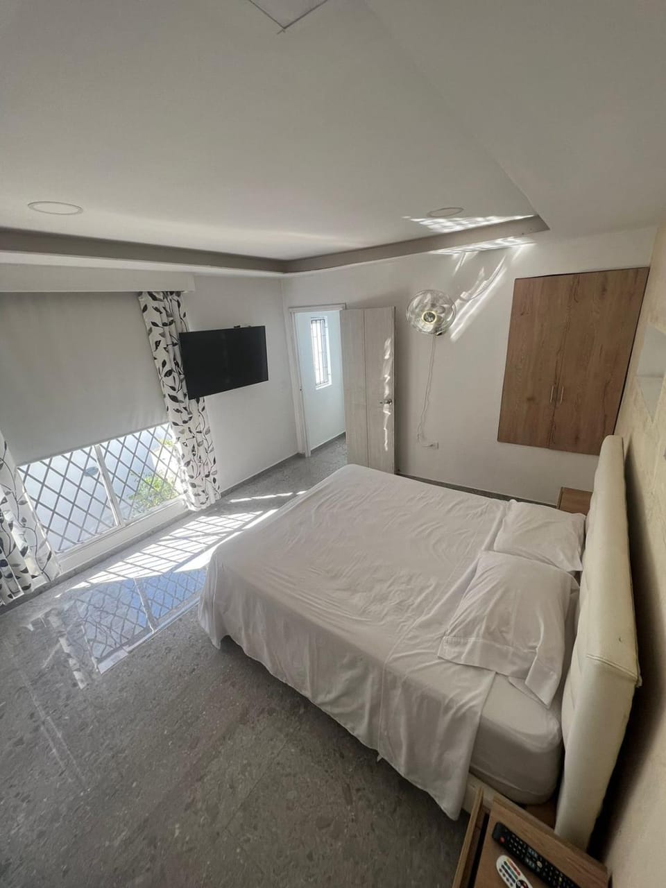 Bed, TV and multimedia, Photo of the whole room, Bedroom, wardrobe