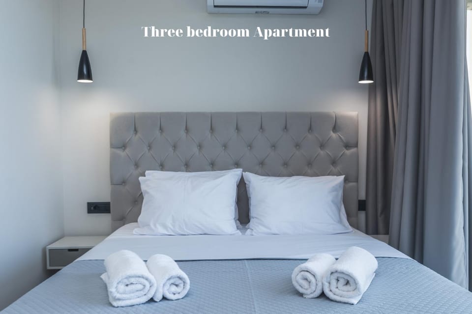 Bed, Photo of the whole room, Bedroom, Bedroom, towels
