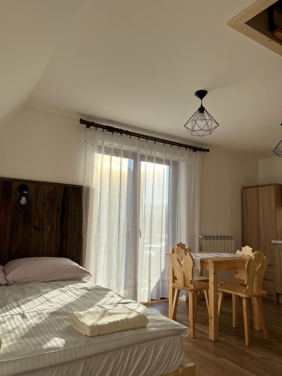 Bed, Living room, Photo of the whole room, Dining area, Bedroom