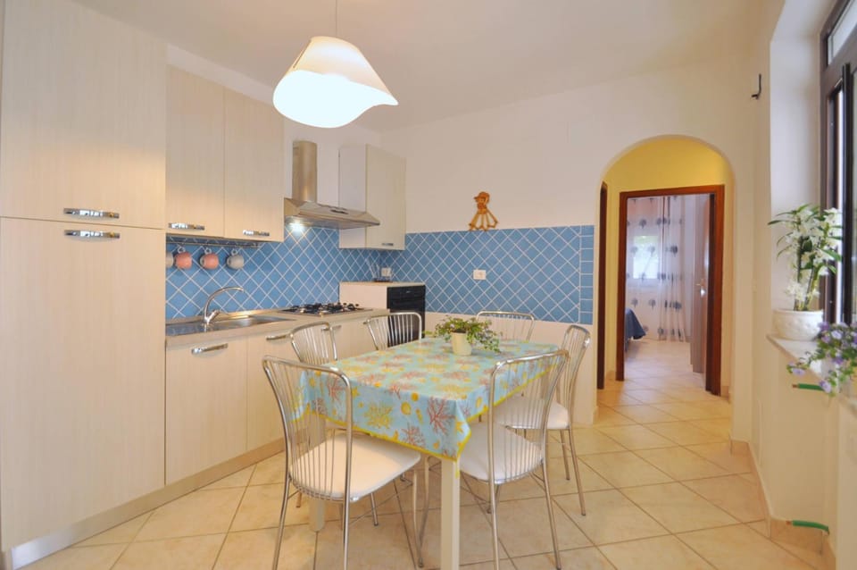 Kitchen or kitchenette, Dining area, pet friendly