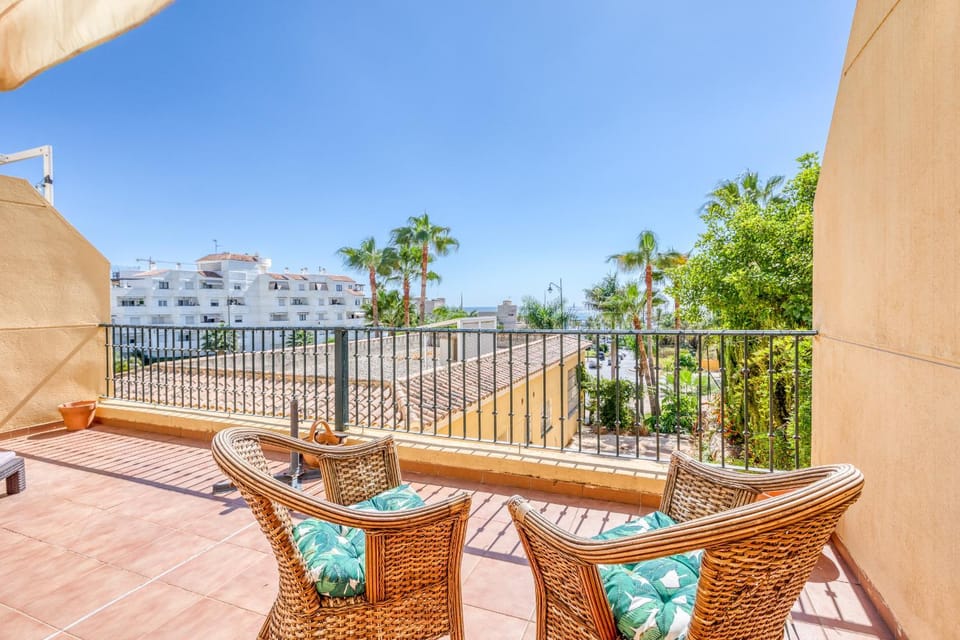 Balcony/Terrace, Seating area, City view