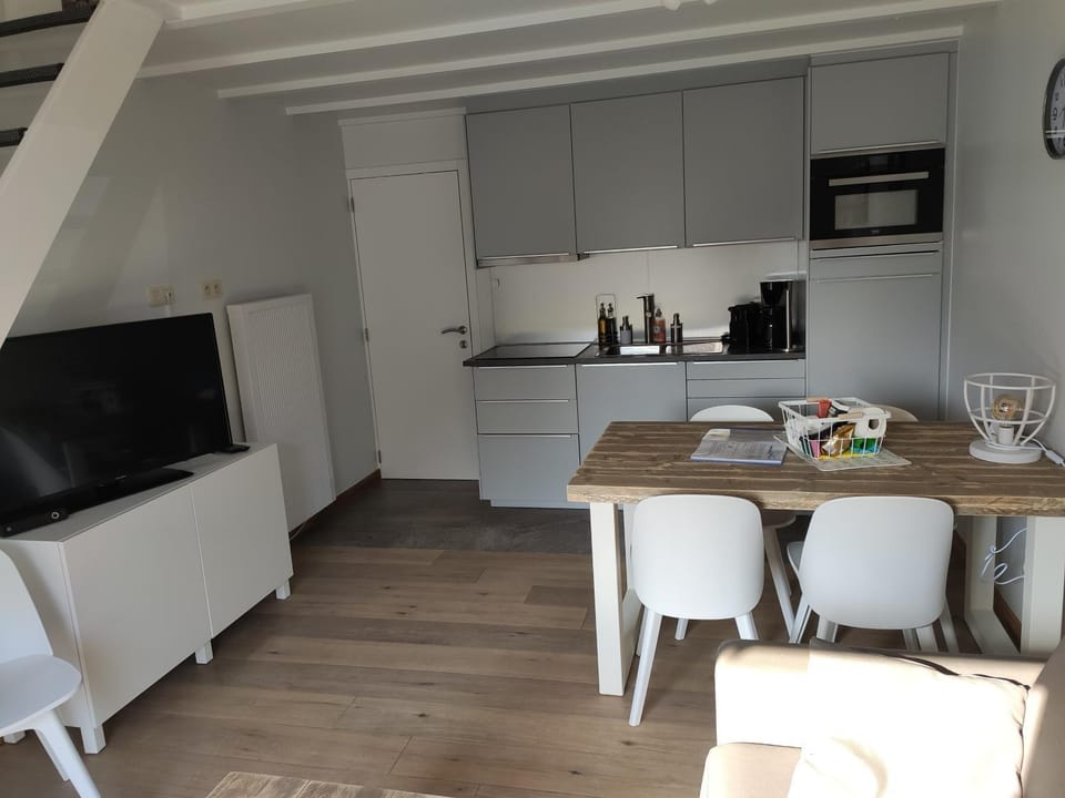 TV and multimedia, Kitchen or kitchenette, Dining area