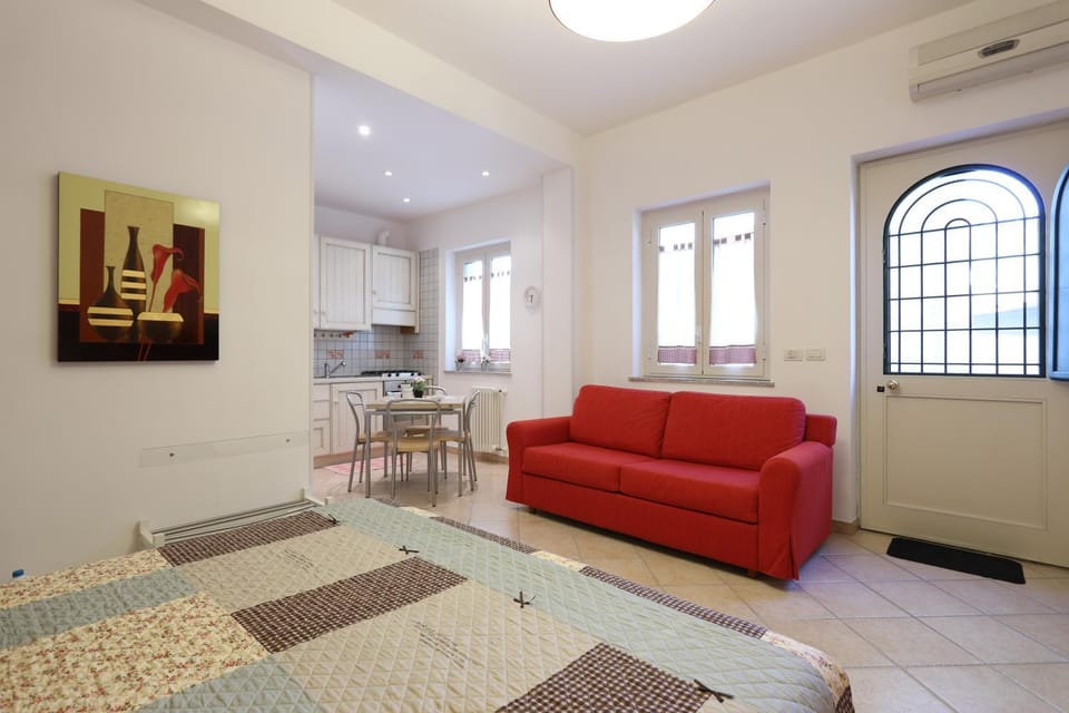 Bed, Living room