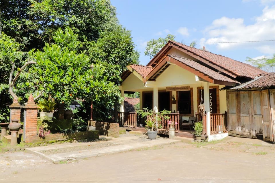 Property building, Neighbourhood