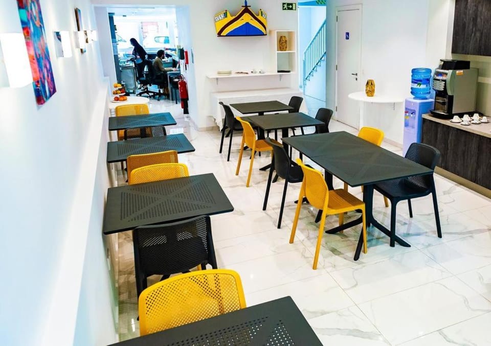 Coffee/tea facilities, Breakfast