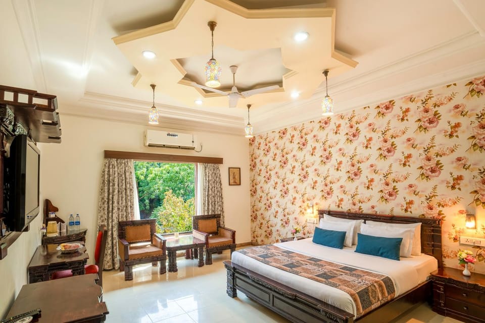 Photo of the whole room, Bedroom, air conditioner
