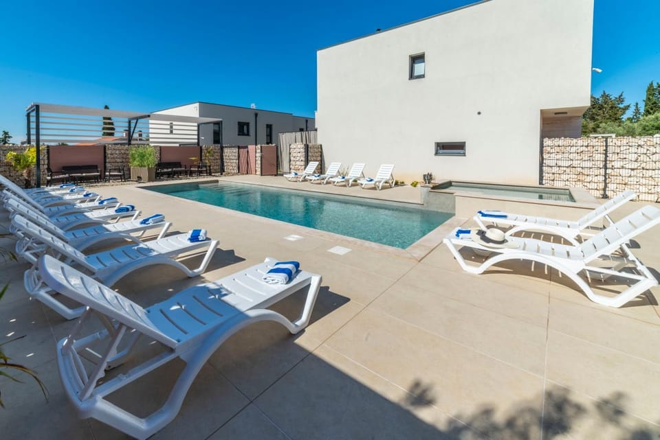 Patio, Swimming pool, Swimming pool