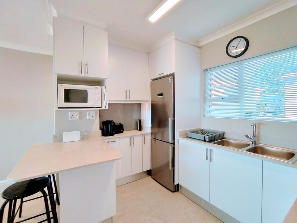 Goose Nest - 2BD APT, Sea & Lagoon Views Apartment in Plettenberg Bay