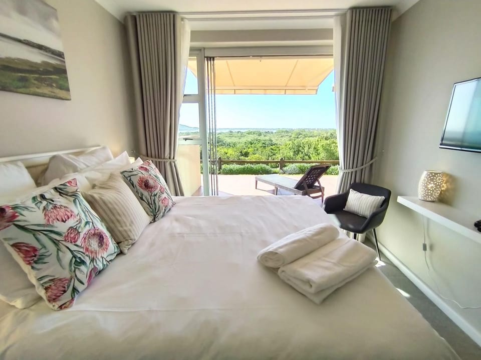 Goose Nest - 2BD APT, Sea & Lagoon Views Apartment in Plettenberg Bay