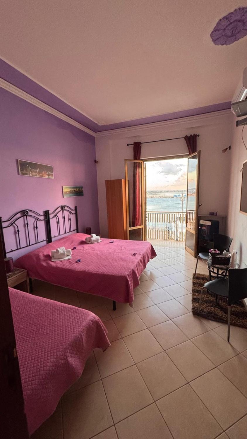 Bed, Natural landscape, View (from property/room), Balcony/Terrace, Photo of the whole room, Bedroom, Sea view, internet