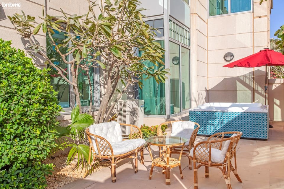 Day, Hot Tub, Balcony/Terrace, Seating area