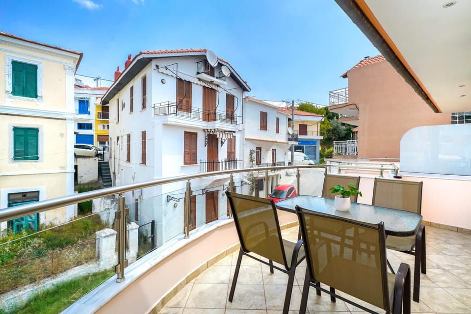 Balcony/Terrace, Street view