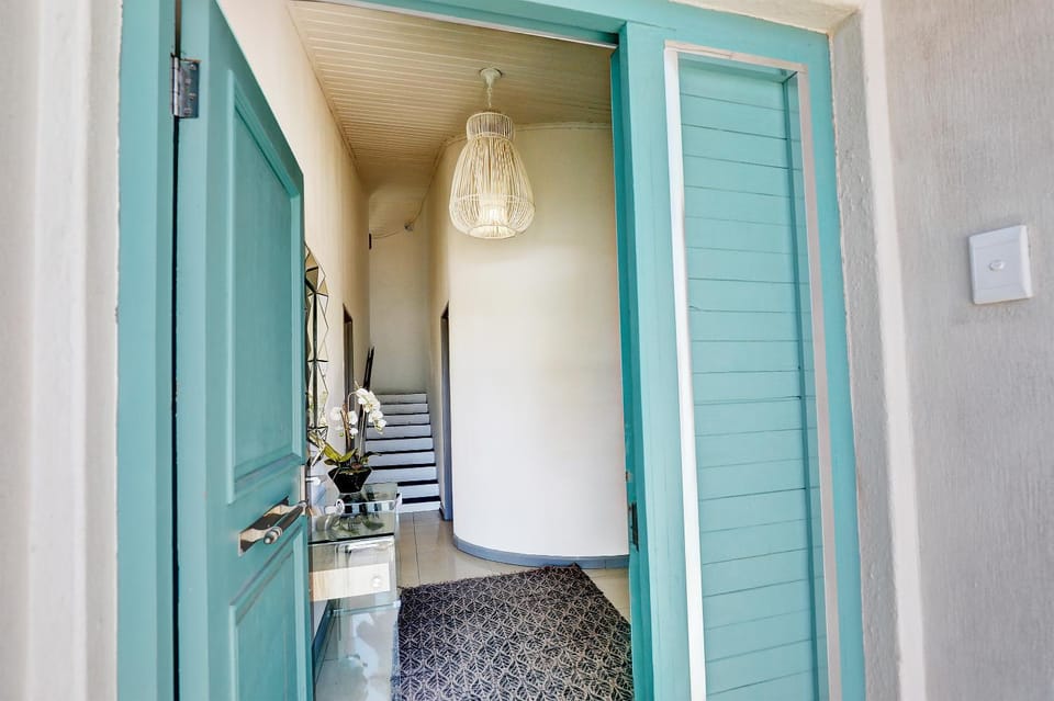 Facade/entrance, Internal: Not applicable to any particular room