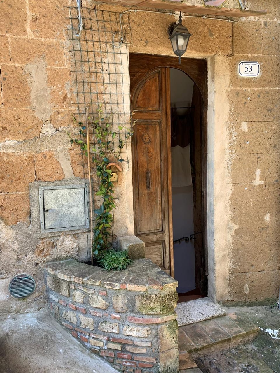 Facade/entrance