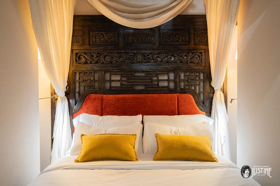 Bed, Photo of the whole room