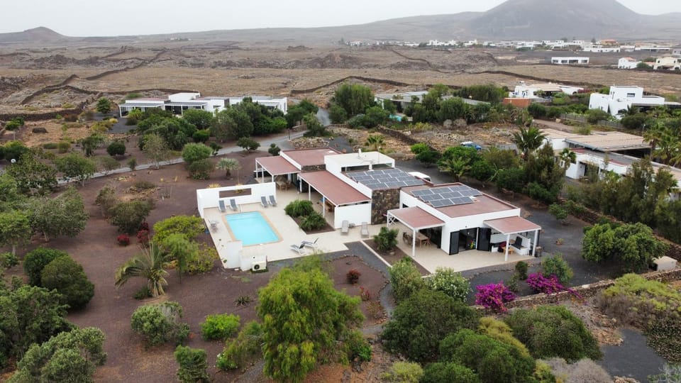 Property building, Bird's eye view, Pool view, Swimming pool, Swimming pool