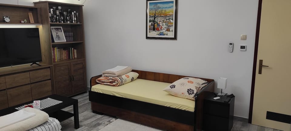 TV and multimedia, Living room, Bedroom, air conditioner