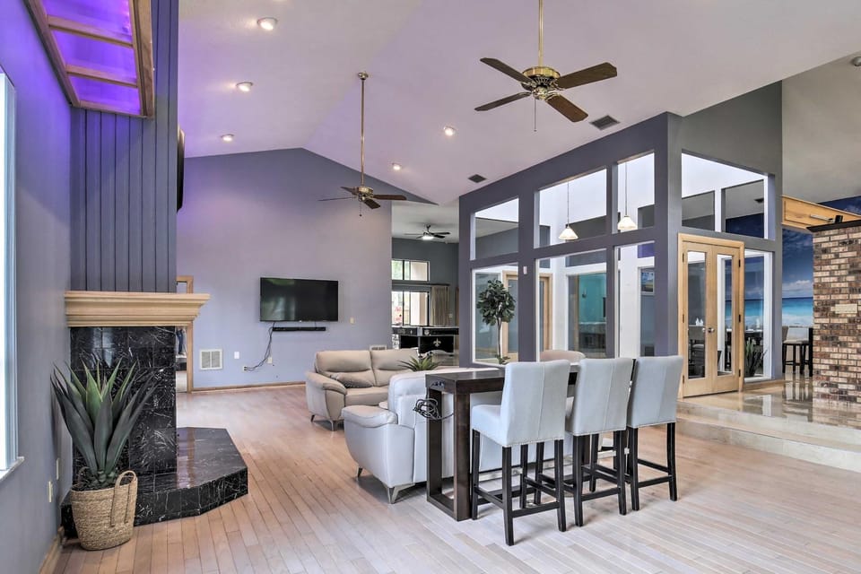 Huge Home w/ Pool Table Near St Pete Beach! House in Seminole