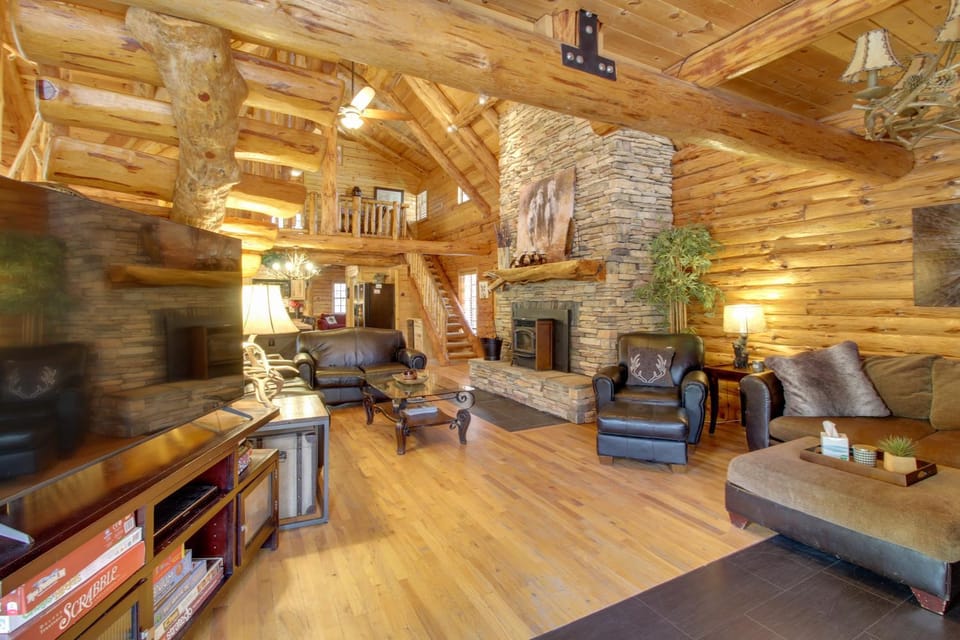 Fire Pit + Hot Tub: Lakeside Cabin on 2 Acres! Cabin in Pinetop-Lakeside