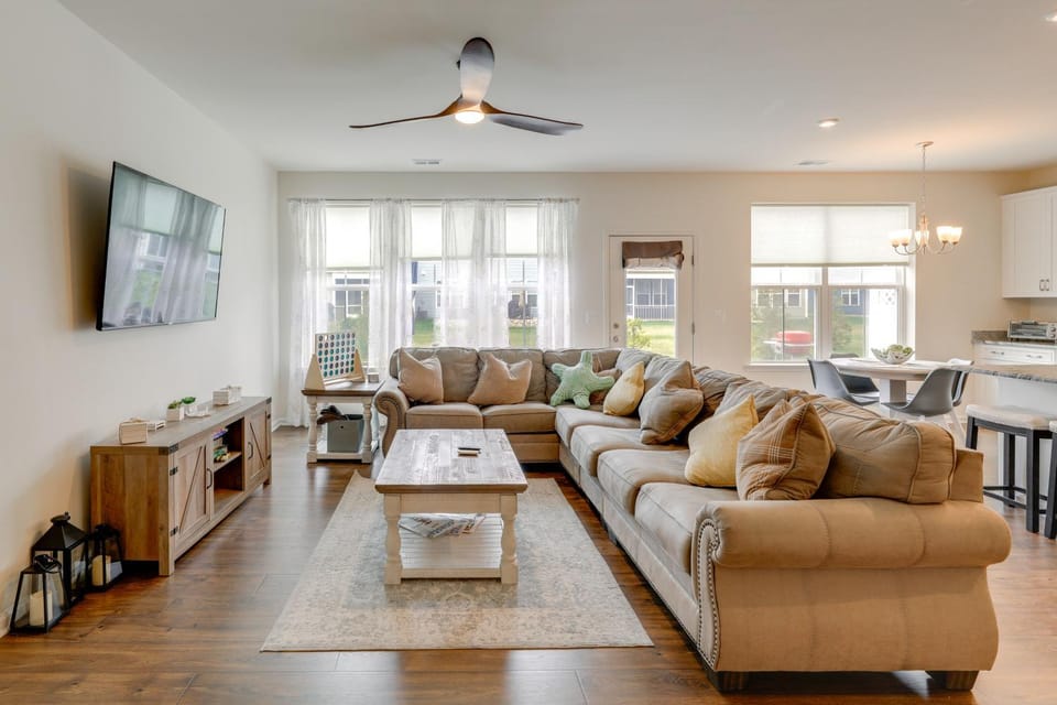 5 Mi to Bethany Beach: Modern Gem w/ Pool Access! House in Millville