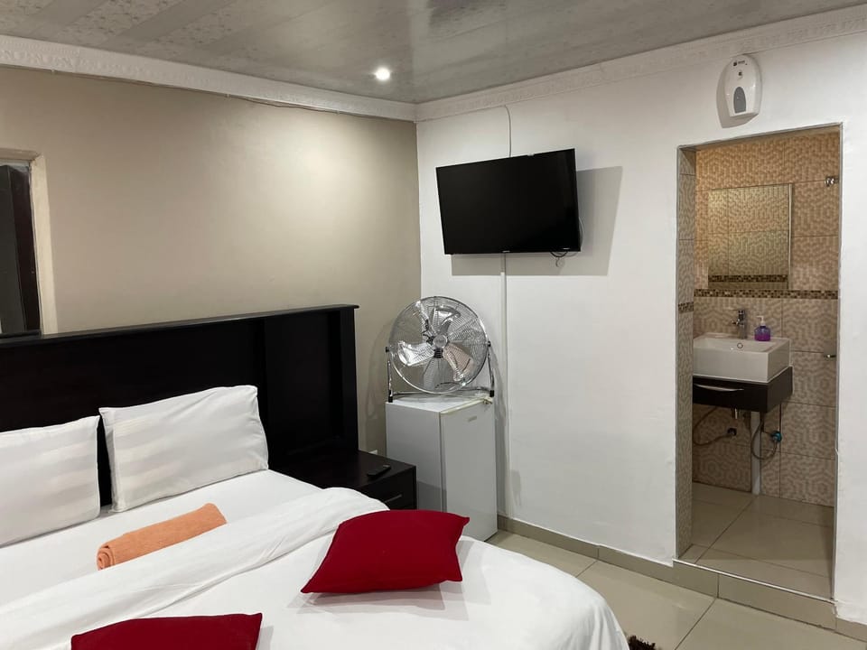 Martyrs Guest House Bed and Breakfast in Gauteng
