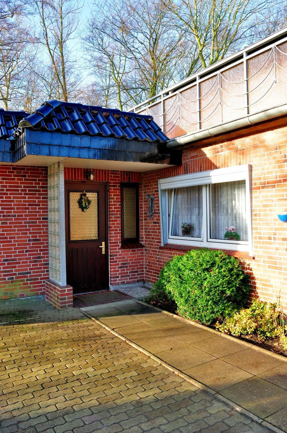 Facade/entrance