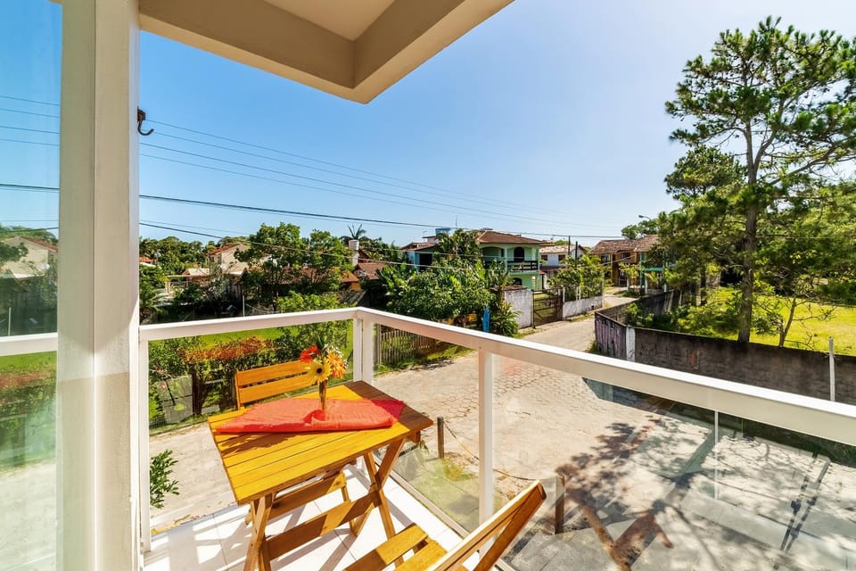 Balcony/Terrace, Bedroom, Mountain view, Quiet street view
