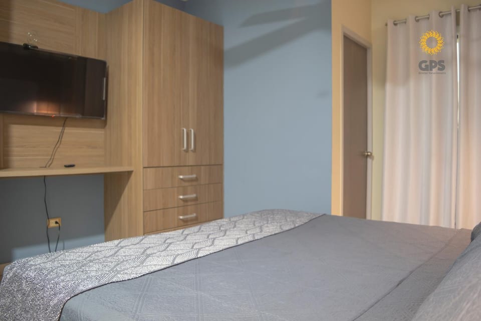 Bed, TV and multimedia, Photo of the whole room, Bedroom, wardrobe