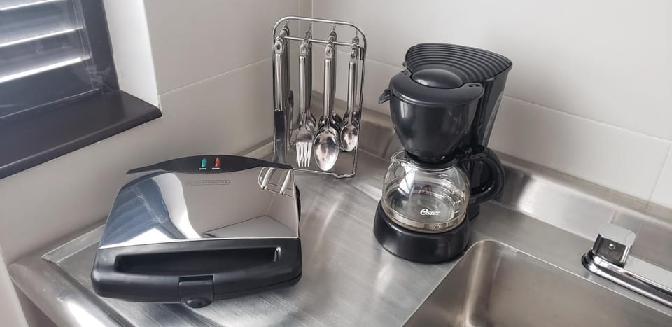 Coffee/tea facilities, toaster