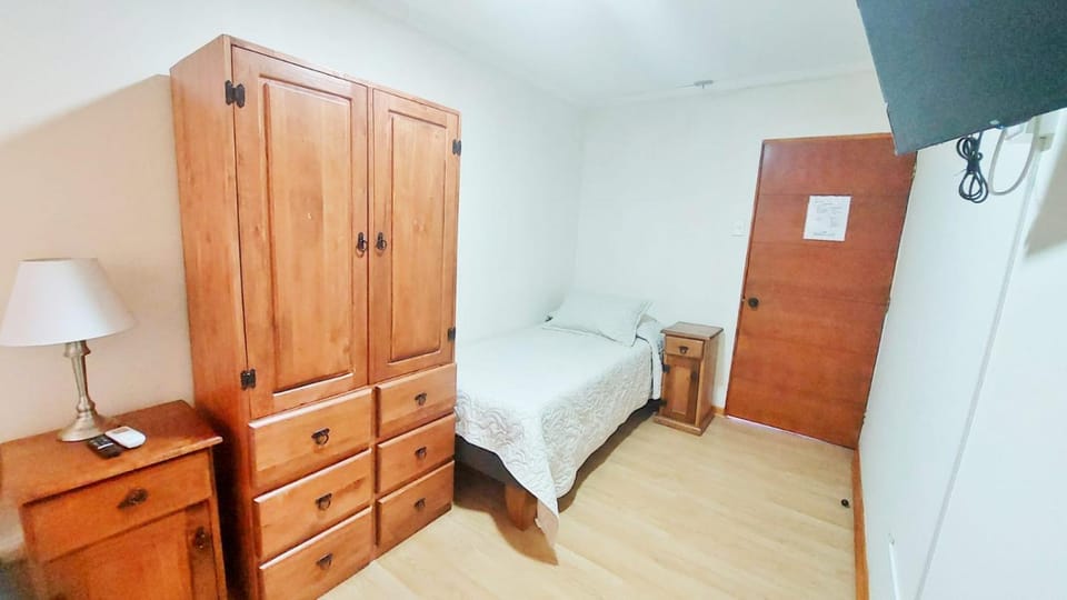 TV and multimedia, Photo of the whole room, Bedroom