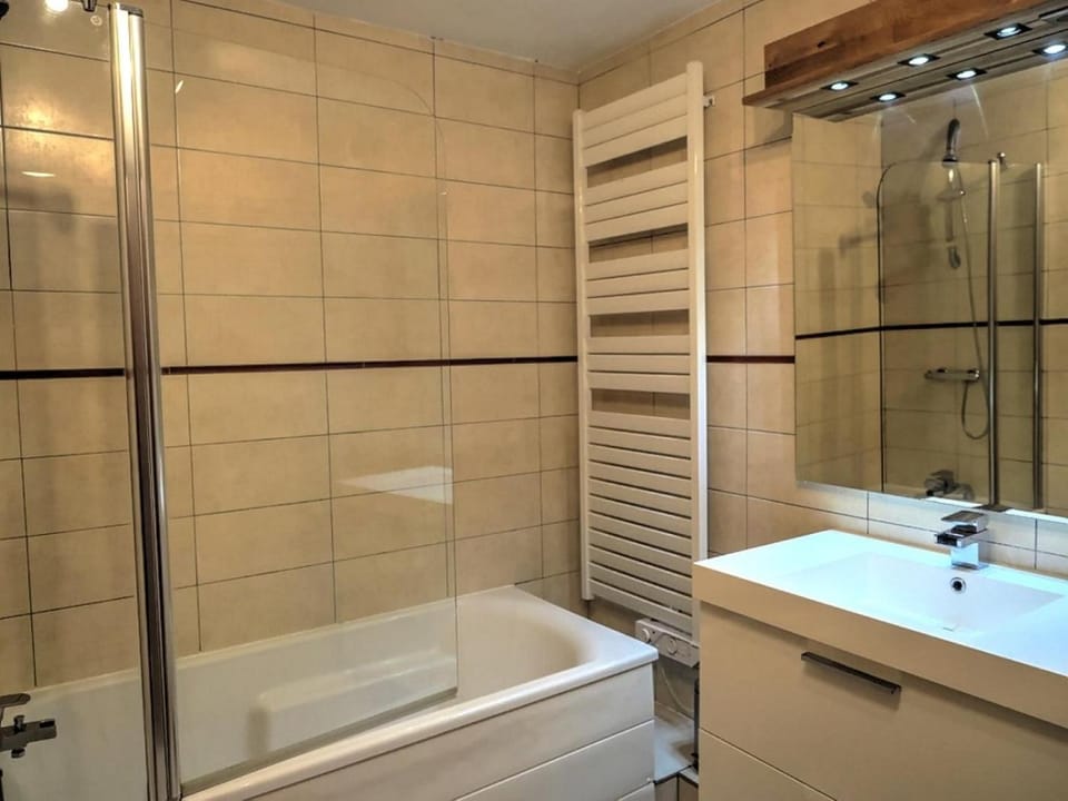 Shower, Toilet, Family