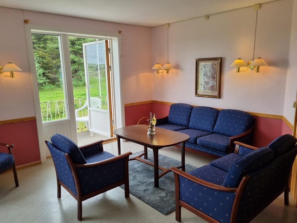 Communal lounge/ TV room, Lobby or reception