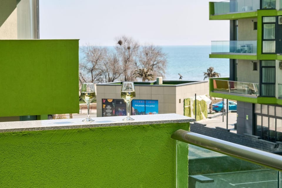 Pool view, Sea view