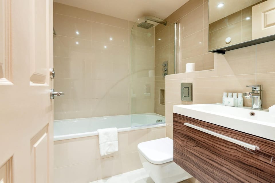 Stunning 3-bedroom in the heart of London with parking Apartment in City of Westminster