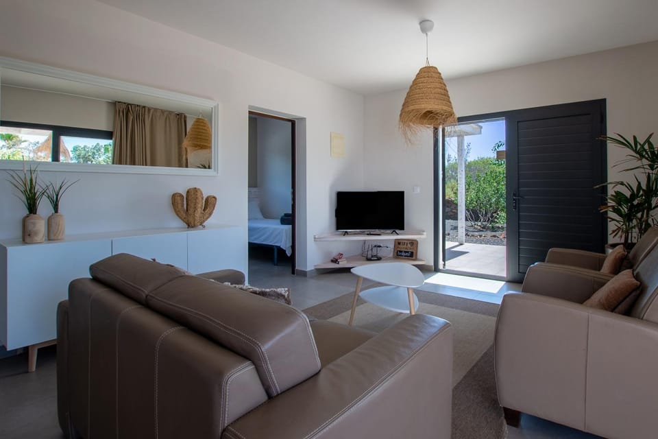 TV and multimedia, Living room, Seating area, Evening entertainment