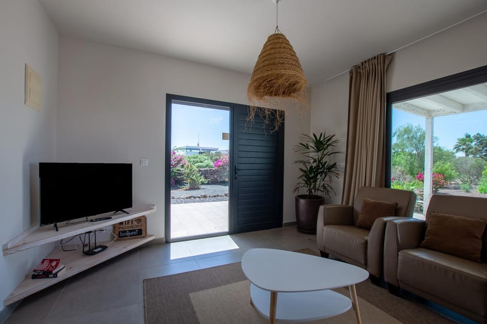 TV and multimedia, Living room, Seating area, Evening entertainment