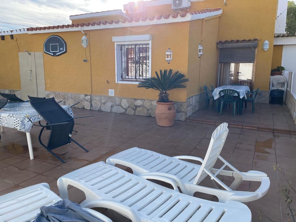 Shower, Patio, Balcony/Terrace, Mountain view, Pool view, Swimming pool, Family, furniture, sunbed, acessibility