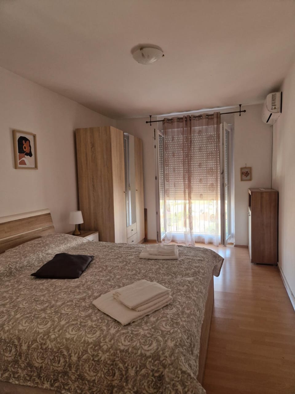 Bed, Photo of the whole room, Bedroom, wardrobe, air conditioner