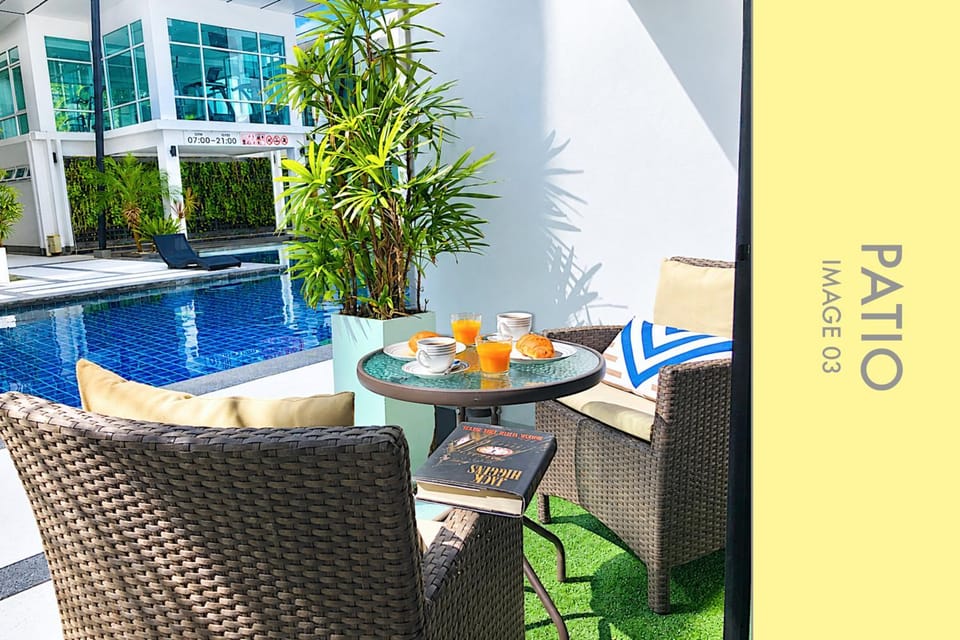 Patio, Pool view, Breakfast