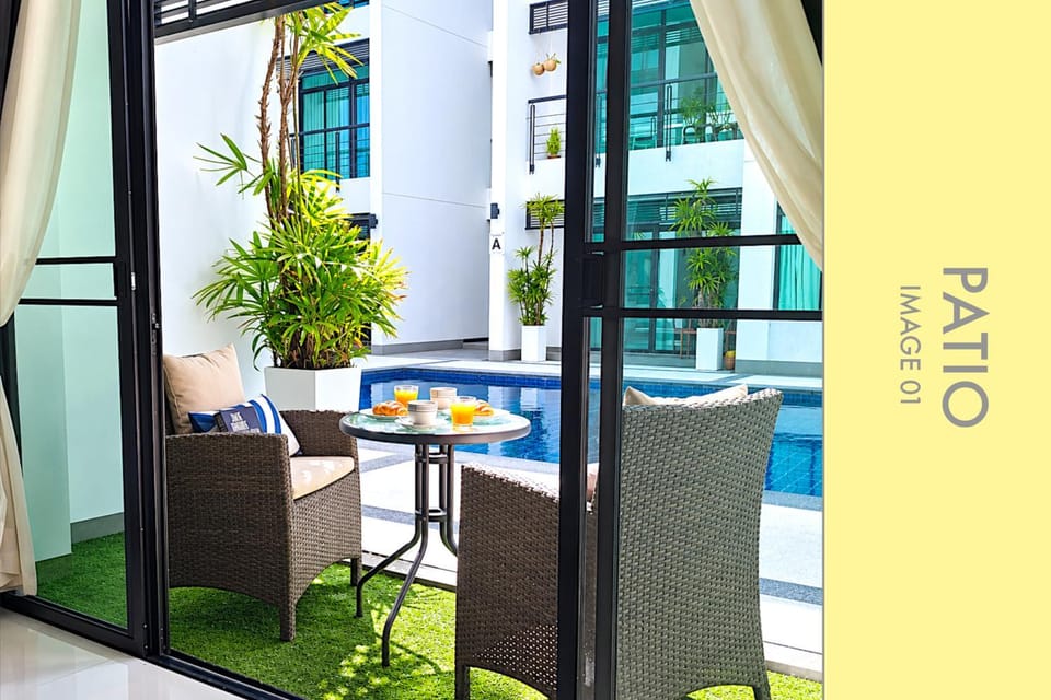 Patio, Pool view, Breakfast