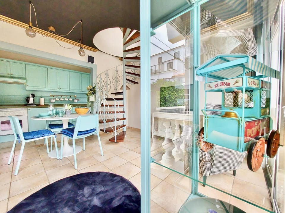 Kitchen or kitchenette, Living room, Decorative detail, Dining area